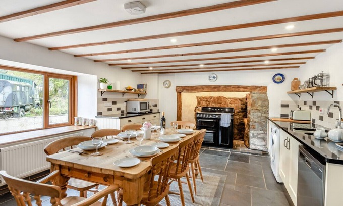 Ash Mill House | Ducks Paddle - Three Bedroom House, Sleeps 6