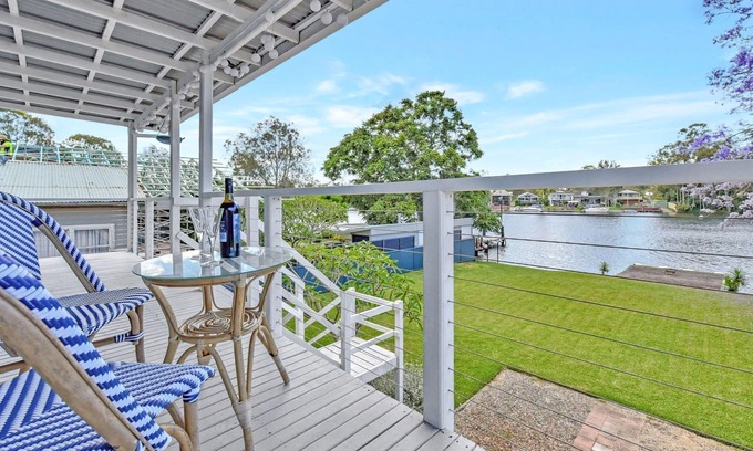 Dora Creek House | Ducky's Waterfront Lodge absolute waterfront at Dora Creek