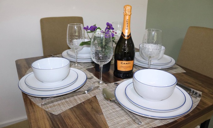 Dudley Apartment | Dudley Getaway|Close to Zoo|Castle & Free Parking
