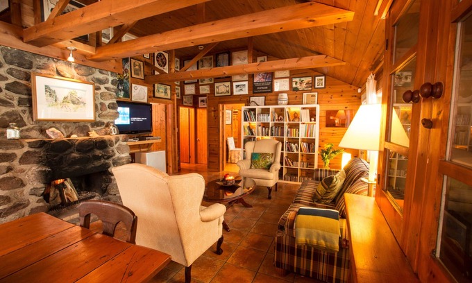 Dysart et al Cottage | Dudley House: Secluded Lakeside Retreat with Private Beach Access - Haliburton