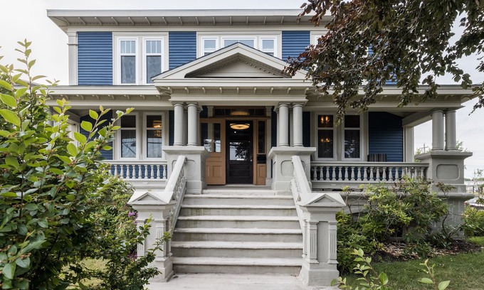 Terra Nova House | Duff Heritage House-4 bedrooms, sleeps 10!