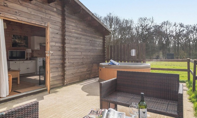 Kneesall Cottage | Dukes Wood - UKC2193