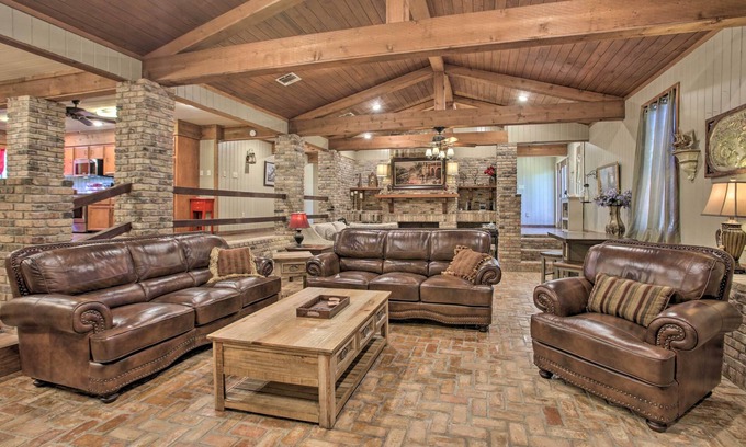 Theriot House | Dularge Grand Villa - Steps to Marina + Fishing!