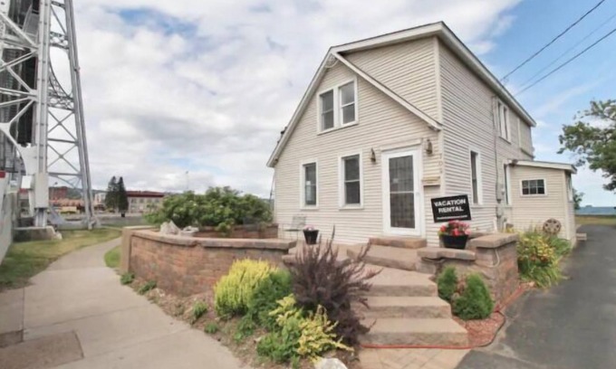 St. Louis County House | Duluth House | Best Location in Duluth