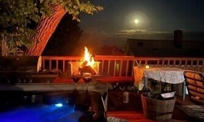 Duluth House | Duluth minnesota 5 Bedrooms 8 beds near UMD and north shore sleeps 6
