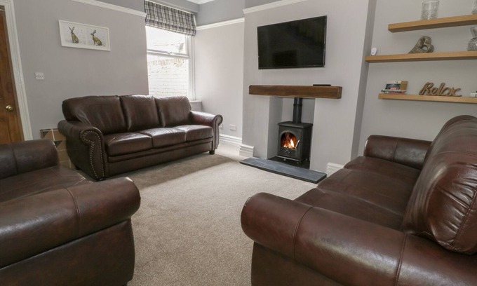 Haltwhistle House | DUMBUIE, pet friendly, with open fire in Haltwhistle