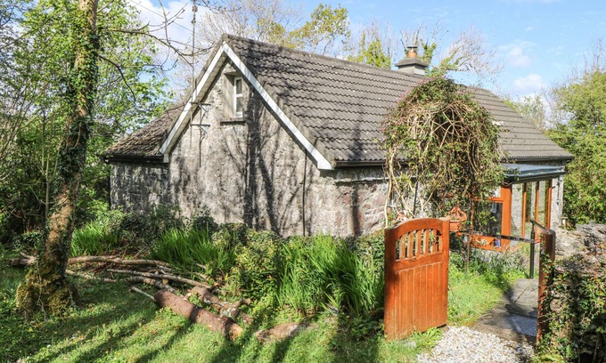 Oughterard Cottage | DUN NA RON, family friendly in Oughterard, County Galway