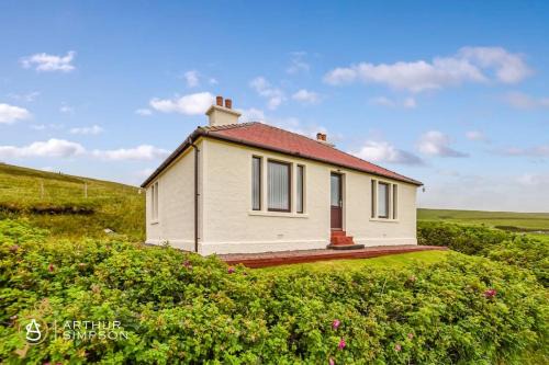 Bigton House | Dunard - Charming three bedroom cottage in Bigton
