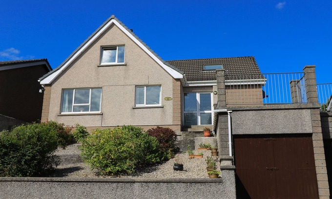 Stornoway Cottage | DUNARD VILLA, family friendly, character holiday cottage in Stornoway