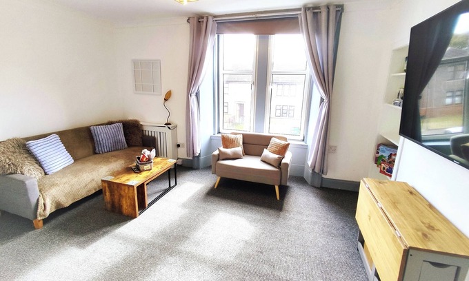 Murthill Apartment | Dundee Football Stadium ApartmentnCozy 2 bedroom Apartment - Sleeps 5 guests