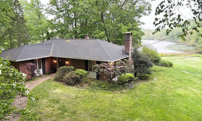 Holland Cottage | Dune Cottage on lake between Saugatuck & Holland!