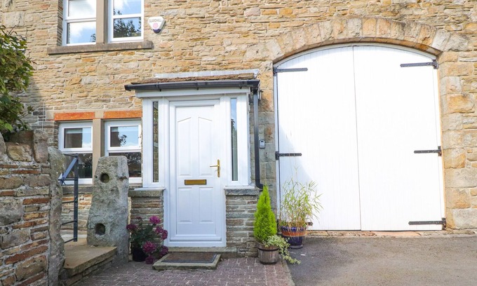 Accrington Cottage | DUNEANE COTTAGE, pet friendly, with open fire in Oswaldtwistle