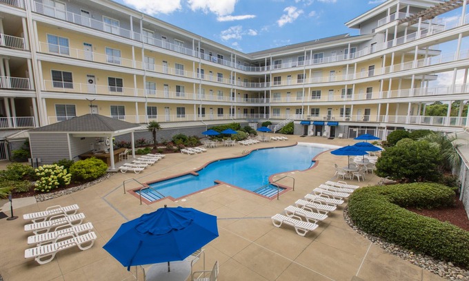 Sandbridge Condo | Dunes #319- Pool, Ocean, Updated!