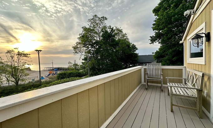Rocky Point House | Dunes Beach House: Hot Tub and Steps to Beach