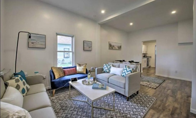 Chesterton House | Dunes Home 3 Bedroom I 2 Baths I 2 Living rooms
