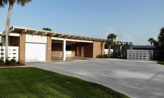 Jekyll Island House | DUNESIDE - 5-Bedroom Cottage cottage
