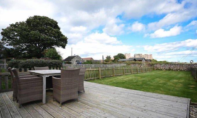 Bamburgh Cottage | DUNFORD COTTAGE, pet friendly, country holiday cottage in Bamburgh
