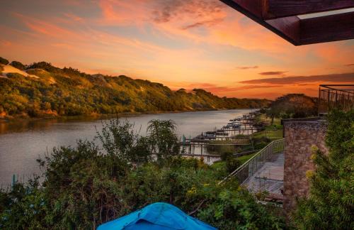 Colchester Cabin | Dungbeetle River Lodge