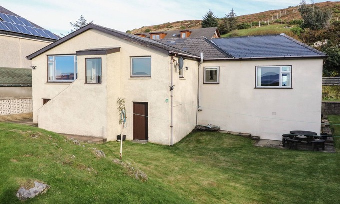Mallaig House | DUNIRA, pet friendly, character holiday cottage in Mallaig