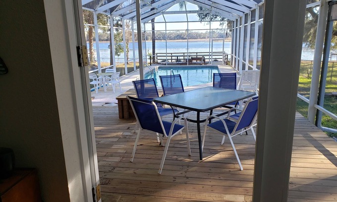 Dunnellon House | Dunnellon Pool House on Tiger Lake Near Rainbow River State Park & Tubing