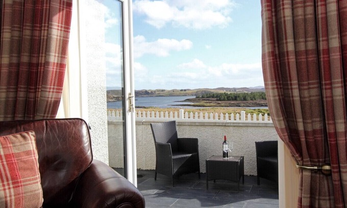 Lewis and Harris Cottage | DUNRAVEN, family friendly, with open fire in Stornoway