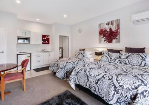 Taupo Hotel | Dunrovin Motel