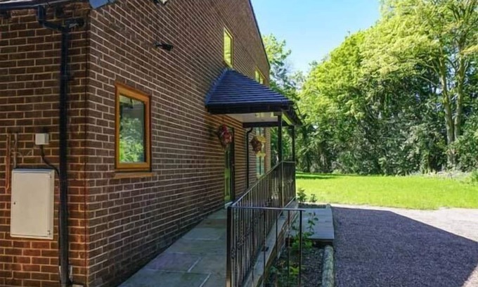 Frodsham Cottage | DUNSDALE LODGE, family friendly, luxury holiday cottage in Frodsham