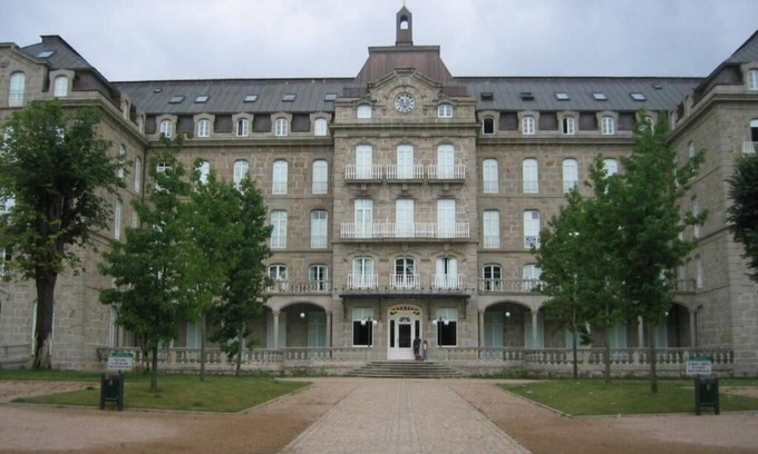 Mondariz-Balneario Apartment | Duplex apartment Residencial Gran Hotel