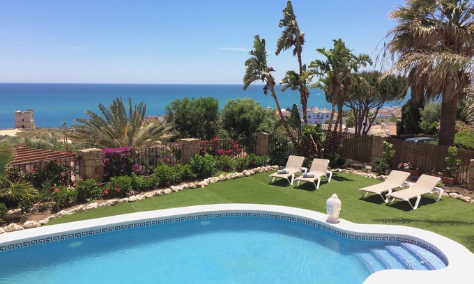 Bahia de Casares Apartment | Duplex apartment close to the beach, garden with great sea view and outdoor pool