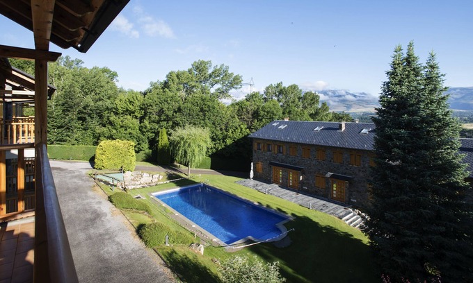 Queixans House | Duplex apartment with pool close to ski resorts and hiking trails