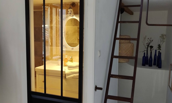 Lourmarin Apartment | "Duplex Atelier/coeur de Lourmarin"