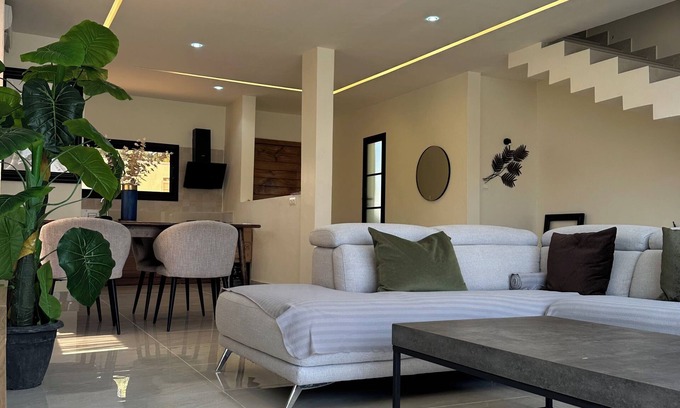 Lome House | Duplex Avepozo
