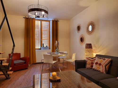 Gannat Apartment | Duplex bohème chic
