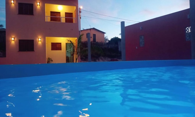 Aracati House | Duplex com 2 quartos com piscina e estacionamento