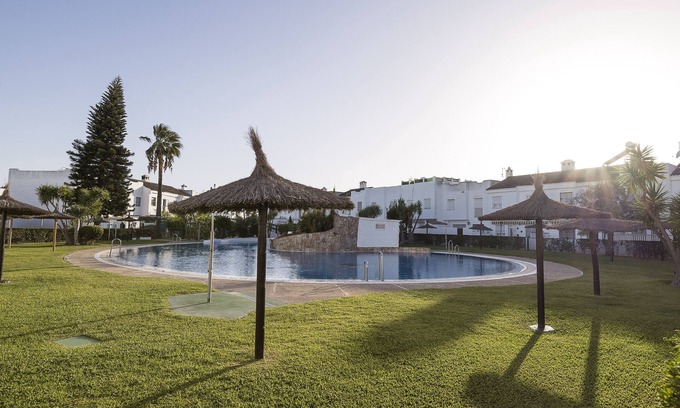 Los Gallos-Cerromolino House | DUPLEX NEAR THE BEACH - Charming house with shared pool and free WiFi.
