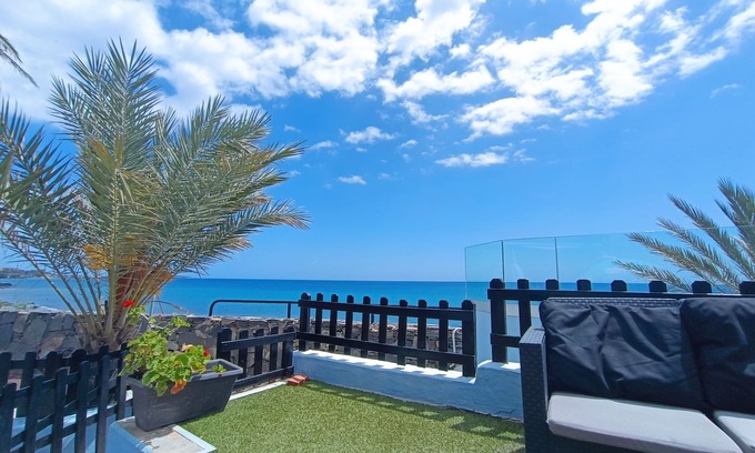 Playa del Aguila House | Duplex first line on the beach overlookin the sea Swimming pool - Wifi