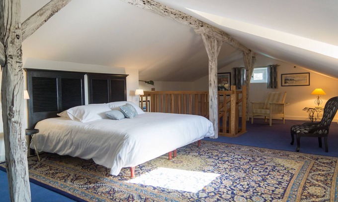 Saint-Maime-de-Pereyrol Bed & Breakfast | Duplex Magnolia in Dordogne, with swimming pool and independent access.