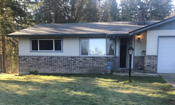 Waller House | Duplex in Quiet Neighborhood