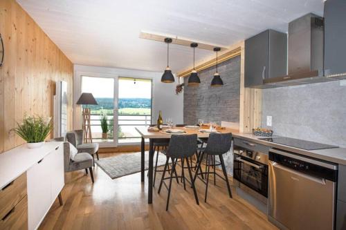 Malbuisson Apartment | Duplex La Vue du Lac