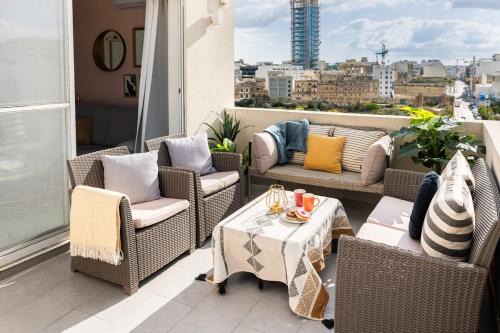 Gzira Apartment | Duplex Penthouse with 3-bedrooms, 2 sofa beds and terrace, close to the sea