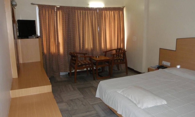 Madurai Hotel | Duplex Rooms with Roof top restaurant Stay/Madurai