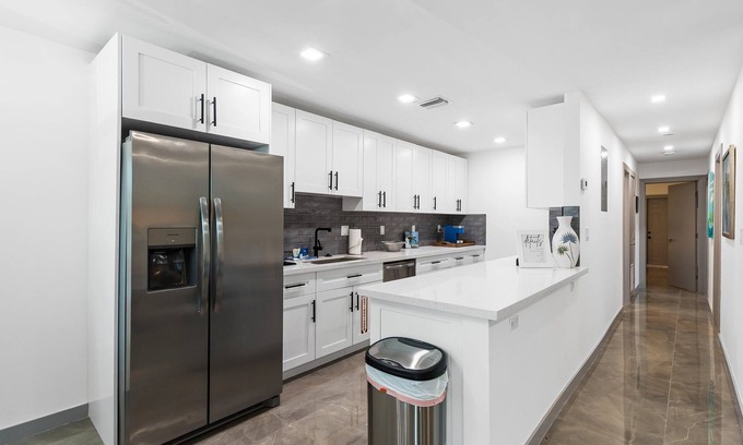 Citrus Isles House | Duplex ~ Very Clean ~ Renovated ~ Newly Furnished ~ Spacious ~ Close to Everything!
