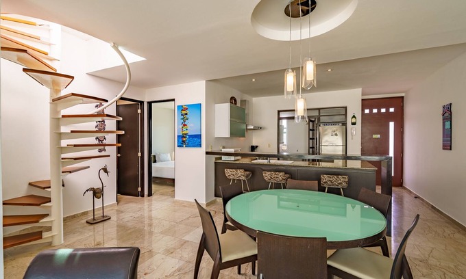 Centro Apartment | Duplex w/Rooftop Plunge Pool – Walk to Beach