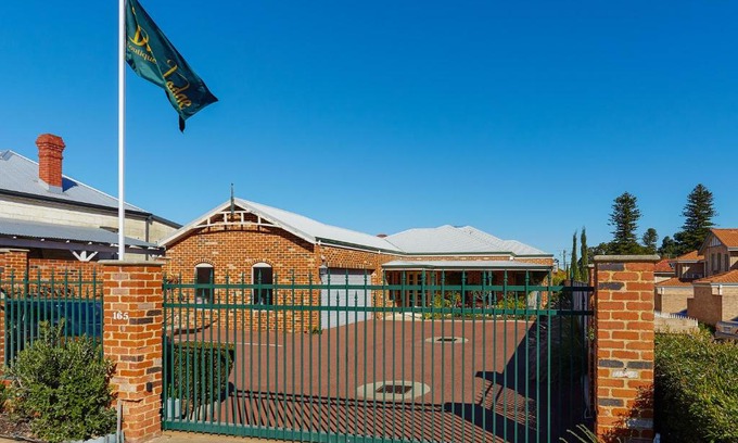 Victoria Park Bed & Breakfast | Durham Lodge Bed & Breakfast