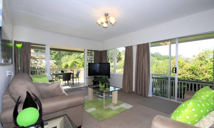 Whanganui House | Durievale Retreat - Peaceful with Views (SKY/WiFi)