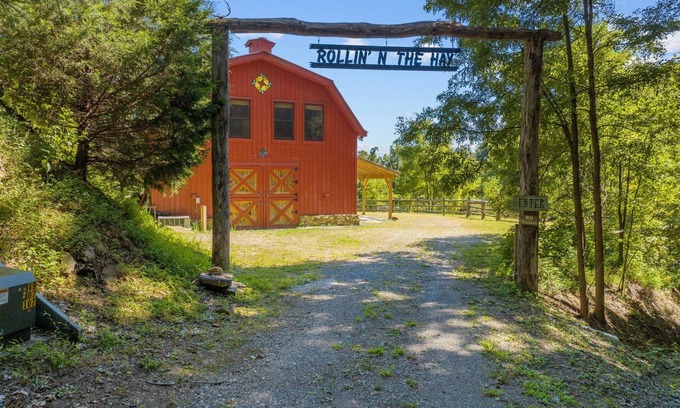 Ferguson Cabin | Dutch Barn Style cabin at Leatherwood Mountains with great views.