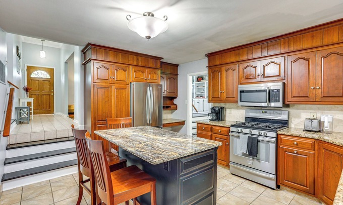 Lancaster House | Dutch Country Home Near Family Attractions!