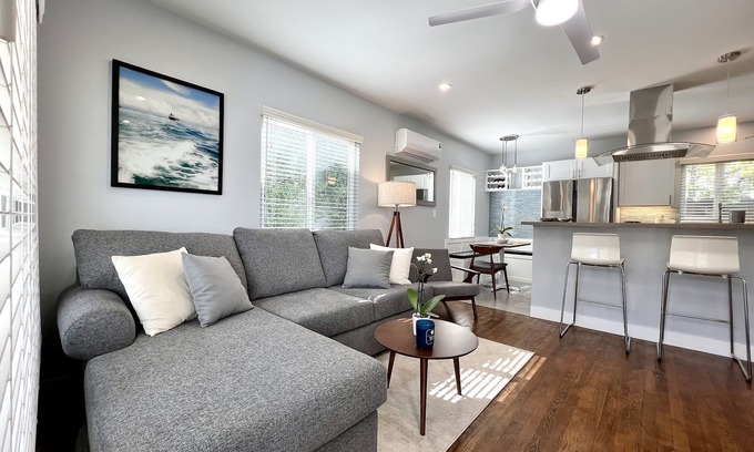 Sunset Park Cottage | Dwell Art Gallery Home ~ Cozy Cottage Santa Monica