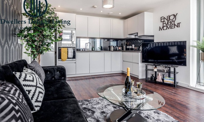 Basildon House | Dwellers Delight Living Serviced Accommodation , 2 Bed Penthouse, Basildon