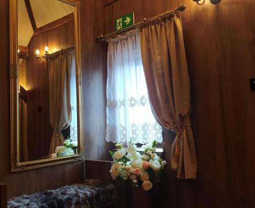 Gniezno House | Dworek Biała Dama pokoje z klimatyzacją